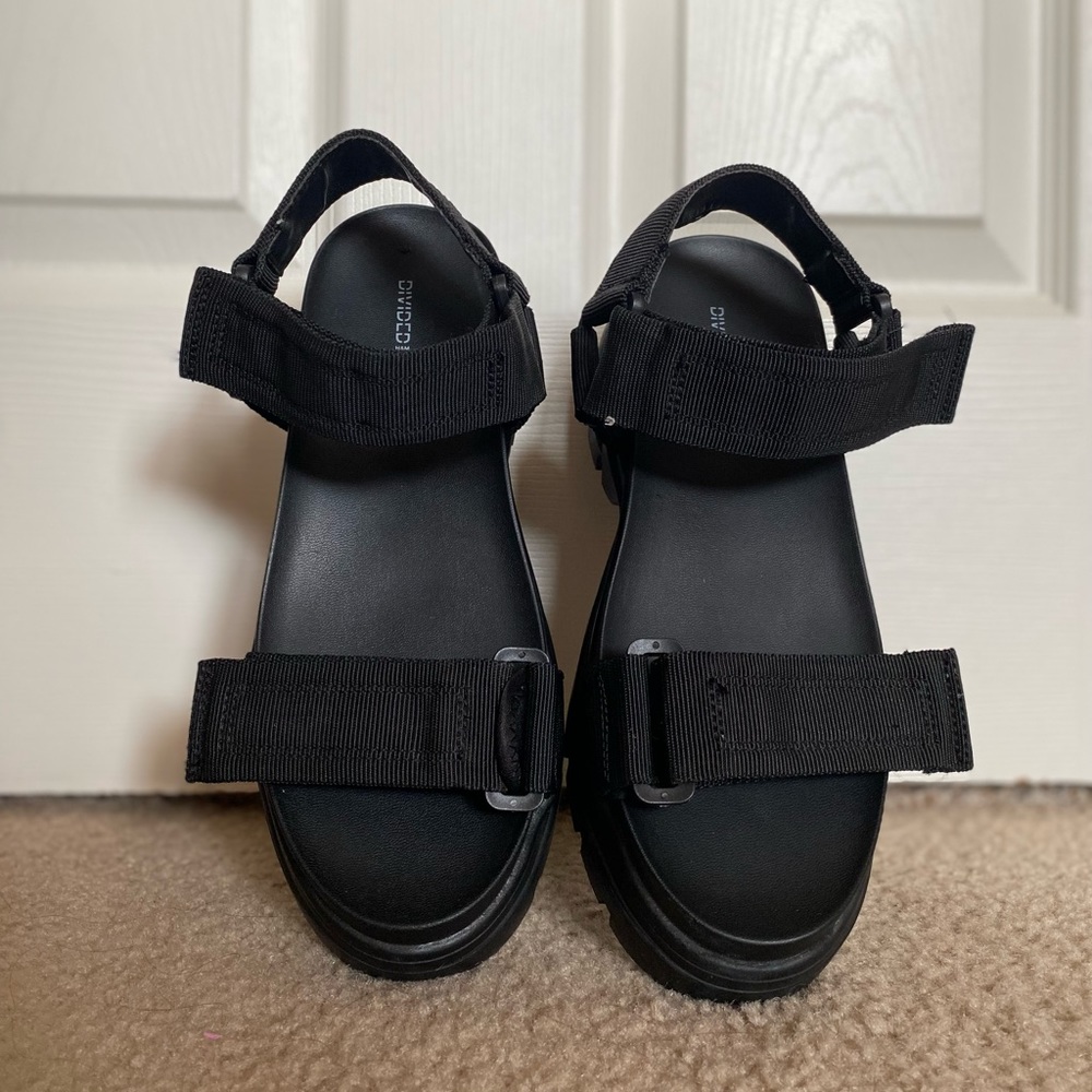 〰 Black Platform Velcro Straps Sandals 〰